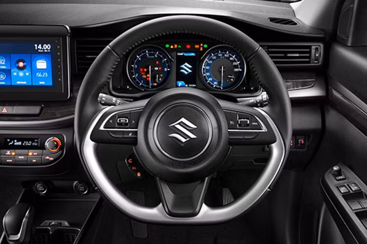 Ở các bản cao cấp, Suzuki XL7 Hybrid 2024 sẽ được trang bị hệ thống kiểm soát hành trình và gương chiếu hậu kỹ thuật số dạng cảm ứng mới. Tại thị trường Indonesia, Suzuki XL7 Hybrid bản Beta và Alpha sẽ dùng hệ truyền động mild hybrid có tên đầy đủ là Smart Hybrid Vehicle by Suzuki (SHVS), tương tự người anh em Ertiga Hybrid.