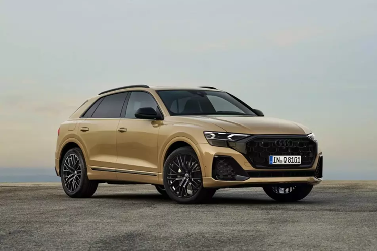 Phiên bản nâng cấp của dòng SUV hạng sang Audi Q8 đã chính thức trình làng vào tháng 9/2023. Sau gần 1 năm, mẫu xe này mới chuẩn bị được bán ở thị trường Việt Nam. Theo công bố của hãng, Audi Q8 2024 về Việt Nam vào tháng 7 năm nay.