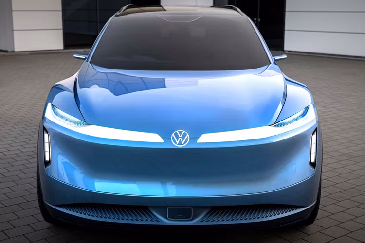 Mẫu xe SUV điện Volkswagen ID.Code này còn được trang bị công nghệ Light Screen. Công nghệ này được hiển thị trên một lưới tản nhiệt ở phần đầu xe. VW sử dụng lớp sơn trong suốt để khi tắt Light Screen, chi tiết này sẽ trông giống như một bộ phận bình thường của xe.