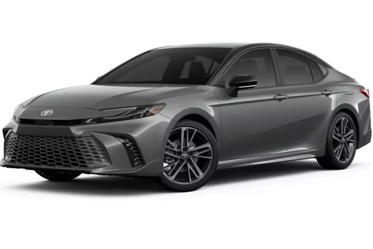 Nếu so với phiên bản hybrid của đời cũ thì Toyota Camry 2024 bản tiêu chuẩn vẫn rẻ hơn. Bản LE tiêu chuẩn của Toyota Camry 2024 tại thị trường Mỹ có những trang bị đáng chú ý như vành 16 inch, bảng đồng hồ kỹ thuật số 7 inch