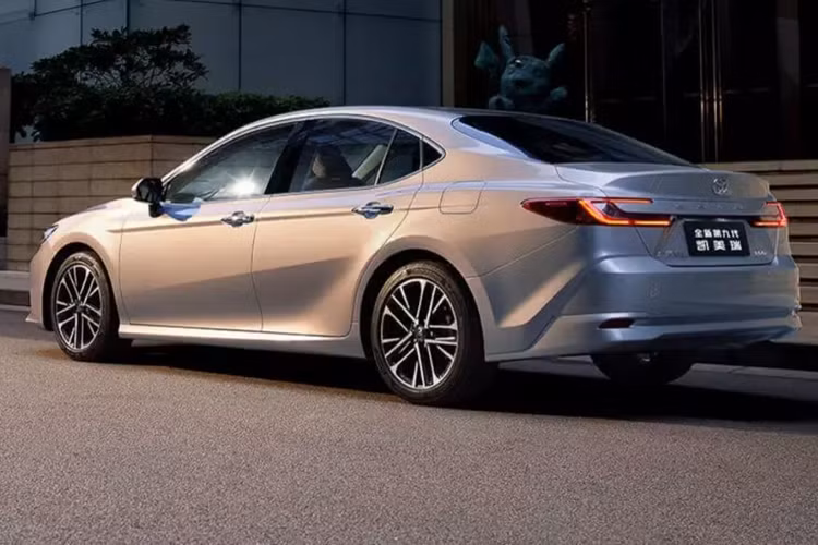 Hiện Toyota Camry thế hệ mới đã ra mắt tại một số thị trường lớn trên thế giới như Mỹ và Trung Quốc. Theo một số nguồn tin, xe sẽ chính thức cập bến Đông Nam Á, cụ thể là Thái Lan, trong năm nay.