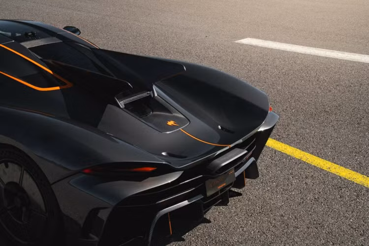 Tất cả bốn kỷ lục đều được lập bởi tay lái thử xe Markus Lundh tại một sân bay ở Örebro, Thụy Điển vào thứ Năm, ngày 27 tháng Sáu. Jesko là một trong những mẫu Hypercar mạnh mẽ nhất thế giới.