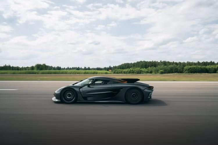 Koenigsegg tu pha ky luc toc do 0-400-0 km/h voi thoi gian 27,83 giay