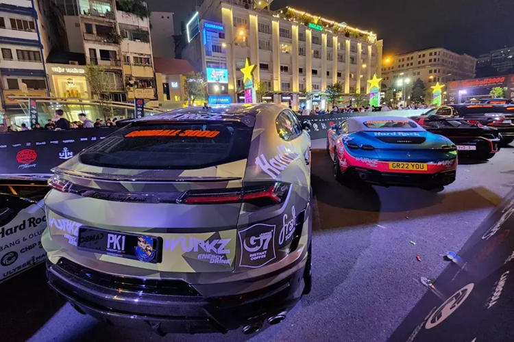 Như vậy, cũng có thể xem đây là chiếc siêu SUV Lamborghini Urus đắt nhất thế giới. Siêu SUV Lamborghini Urus Performante phiên bản đặc biệt Essenza SCV12 dành riêng cho 40 khách hàng đã mua chiếc xe dựa trên Aventador chỉ dành cho đường đua.