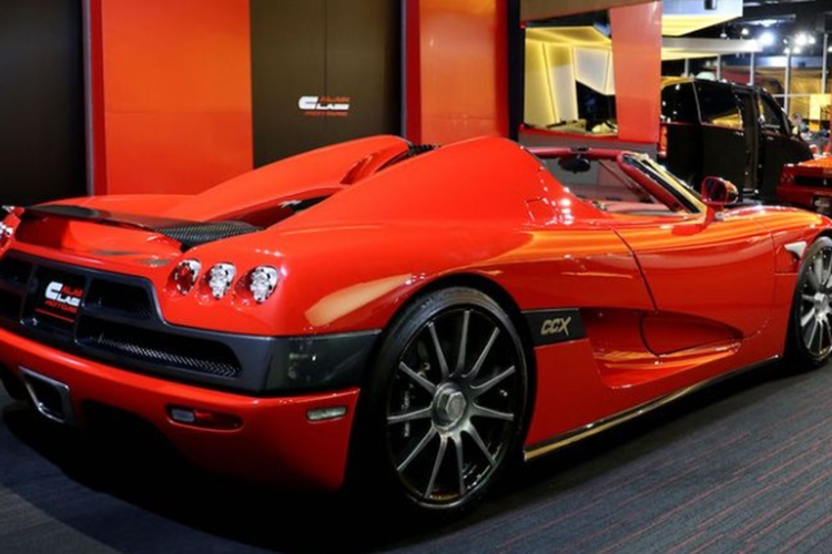 Chiếc hypercar của đại gia Hải Phòng mang số khung là #53 và được sản xuất năm 2008. Đặc biệt hơn, đây là chiếc CCX màu đỏ duy nhất trên thế giới. Ở thời điểm mới ra mắt, mức giá xe Koenigsegg CCX là 700.000 USD (khoảng 17,79 tỷ đồng).