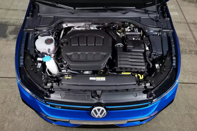Volkswagen Golf GTI R cũng mất tùy chọn số sàn, nhưng ít nhất cũng an ủi người chơi với lời hứa về sức mạnh lớn hơn bất kỳ chiếc Golf sản xuất nào từng triển khai.