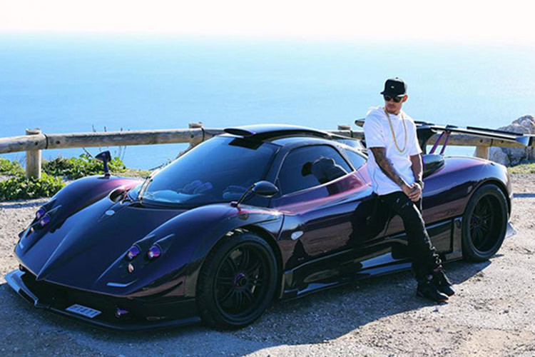 Như vậy, mức giá xe Pagani Zonda 760 LH mà Lewis Hamilton bán lại cho chủ mới là cao hơn khoảng 7 triệu bảng (khoảng 214 tỷ đồng) so với mức giá ban đầu anh đã bỏ ra là gần 1,6 triệu bảng (khoảng 46 tỷ đồng) để đặt hàng riêng chiếc siêu xe từ Pagani.
