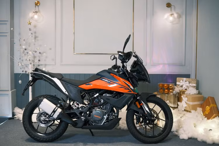 Cụ thể, những mẫu xe môtô KTM đại hạ giá gồm: Duke 390, Adventure 790, Adventure 790 R và Adventure 890 R. Chương trình này kéo dài từ đầu tháng đến hết ngày 25/11 tại đại lý Hà Nội.
