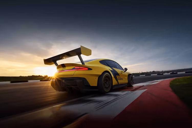 Nhiều khả năng, Xiaomi sẽ cung cấp nhiều chế độ lái để phần nào hạn chế sức mạnh của hệ thống mô-tơ điện này. Hiện tại, Xiaomi chưa công bố mức giá xe Xiaomi SU7 Ultra. Trong khi đó, SU7 đang được mở bán rộng rãi ngoài thị trường với 3 phiên bản, đi kèm mức giá từ 29.900 - 41.500 USD.