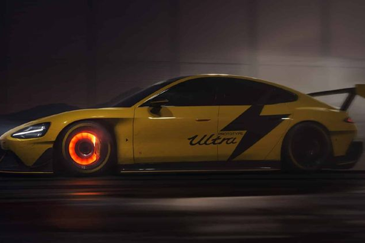 SU7 Ultra là phiên bản dành cho đường đua của mẫu xe điện SU7, được trang bị thêm hàng loạt chi tiết tập trung vào việc tối ưu khí động học bao gồm cánh lướt gió cỡ lớn ở đuôi xe, bộ chia gió trước kiểu mới, các tấm chắn hông cũng như mâm xe đua đặc biệt.