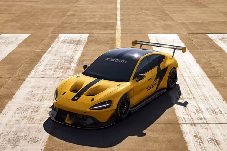 Mặc dù là một “tay mơ” trong lĩnh vực sản xuất ô tô, tuy nhiên, với nền tảng công nghệ hàng đầu thế giới và tiềm lực tài chính vững vàng, Xiaomi đã nhanh chóng đạt được nhiều dấu mốc ấn tượng. Vào tháng trước, màn ra mắt của siêu xe điện Xiaomi SU7 Ultra đã gây chấn động khi mẫu xe điện này sở hữu công suất vượt qua nhiều mẫu siêu xe hàng đầu thế giới.