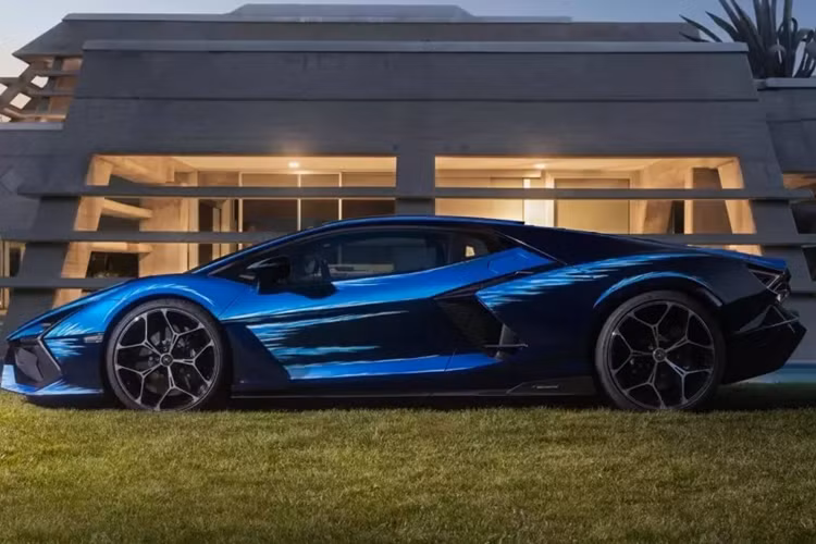 Vì là 1 chiếc xe sản xuất không giới hạn, nên các nhà sưu tập không muốn nhận về 1 chiếc siêu xe Lamborghini Revuelto quá bình thường.