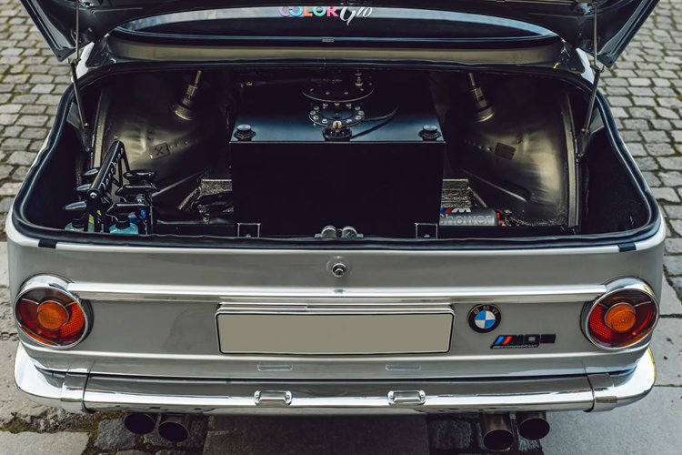 Sau khi giải quyết các vấn đề lắp ráp, xe được đưa vào thử nghiệm dyno cho thấy công suất 343 mã lực ở động cơ và 270 mã lực tại bánh.