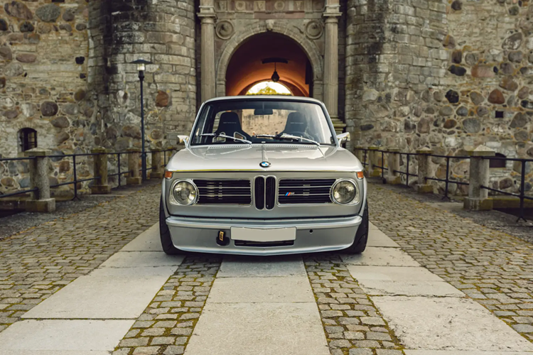 Magnus nói: “Tôi phải học mọi thứ và phải rất kiên nhẫn. Rất nhiều thứ đã được tinh chỉnh lại nhiều lần chỉ để khiến mọi thứ trở nên hoàn hảo và theo cách tôi muốn.