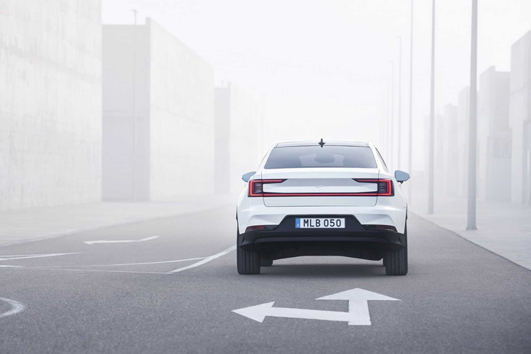 Bản 2025 đời mới của Polestar 2 hiện đã có sẵn tại các đại lý ở châu Âu và Canada. Các thị trường khác, bao gồm cả Mỹ, sẽ nhận được xe vào những tháng sắp tới của năm 2024. Mức giá xe Polestar 2 2025 khởi điểm khoảng 55.000 USD (1,4 tỷ đồng), cạnh tranh trực tiếp với Tesla Model 3.