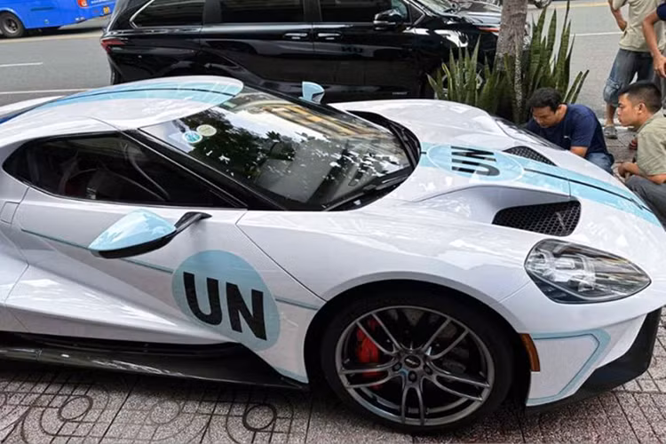 Cung cấp “sức mạnh” cho cả hai chiếc Ford GT này là khối động cơ EcoBoost V6, tăng áp kép, dung tích 3,5 lít, tạo ra công suất tối đa 647 mã lực và 746 Nm.