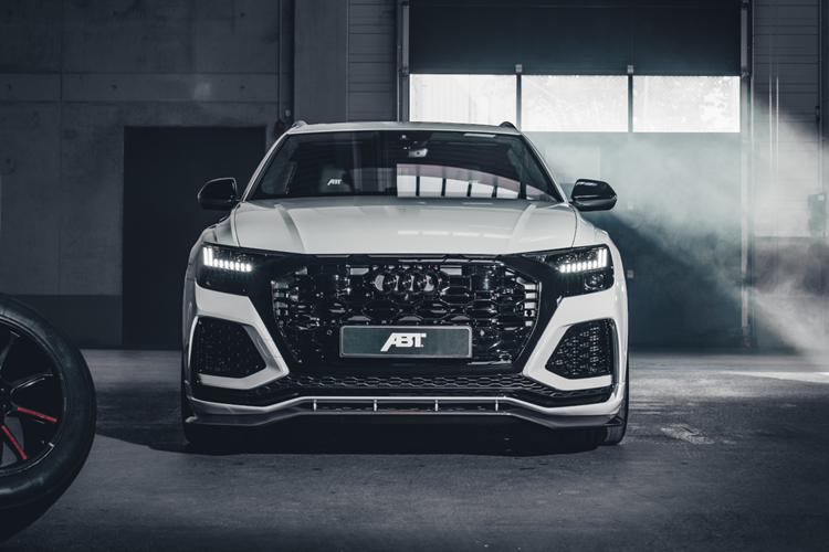 Nếu người dùng vẫn muốn có thêm cơ bắp từ chiếc Audi V8 của mình, ABT có thể tăng công suất tiêu chuẩn 621 mã lực, mô-men xoắn 850 Nm lên mức công suất đáng ấn tượng là 710 mã lực và mô-men xoắn cực đại 950 Nm.