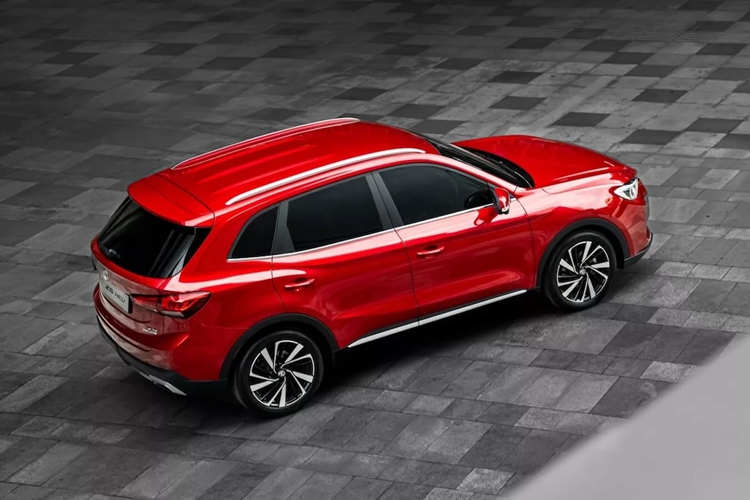 Ngoài ra, xe còn có: tính năng phát hiện điểm mù, cảnh báo va chạm phía trước, cảnh báo phương tiện cắt ngang phía sau và hỗ trợ lái xe khi tắc đường... Hiện mức giá xe MG ZS hybrid chưa công bố chính thức.