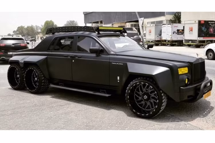 Nguyên bản, chiếc xe của anh vốn là chiếc Rolls-Royce Phantom đời 2005 nhưng đã được nâng cấp thêm nhiều “đồ chơi” để phục vụ cho việc offroad.