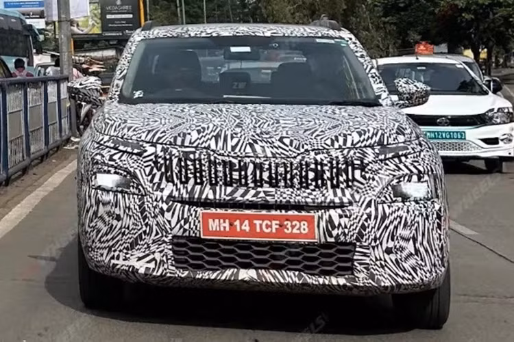 Phía đuôi xe có nhiều đường nét khá giống với mẫu T-Cross tới từ tập đoàn mẹ Volkswagen.