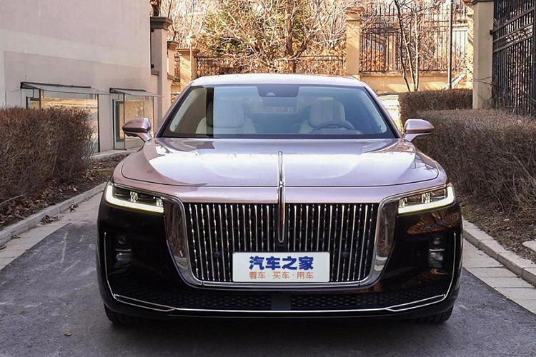 Cuối cùng là động cơ xăng V6, tăng áp, dung tích 3.0L với công suất tối đa 337 mã lực. Trong tương lai, thương hiệu Hồng Kỳ có thể sẽ bổ sung động cơ xăng tăng áp, dung tích 2.0L mới cho H9. Giá xe Hồng Kỳ H9 2024 tại thị trường Trung Quốc hiện vẫn chưa được công bố.