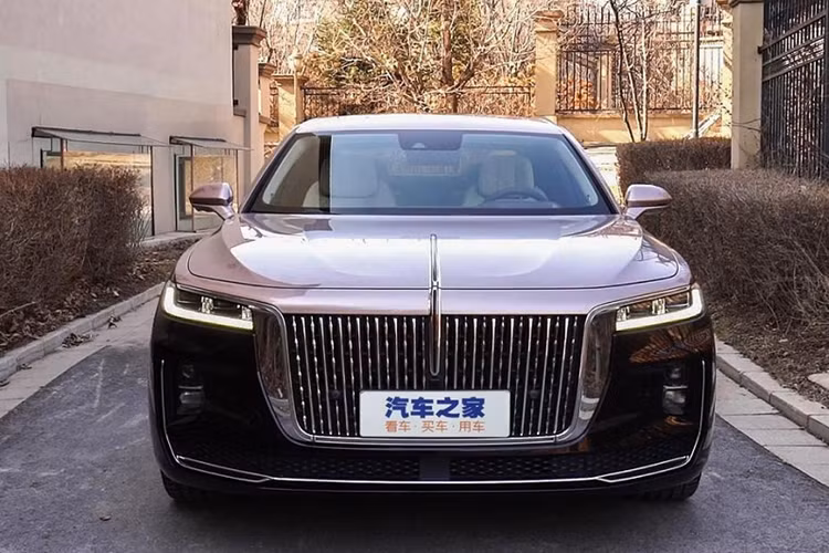 Cuối cùng là động cơ xăng V6, tăng áp, dung tích 3.0L với công suất tối đa 337 mã lực. Trong tương lai, thương hiệu Hồng Kỳ có thể sẽ bổ sung động cơ xăng tăng áp, dung tích 2.0L mới cho H9. Giá xe Hồng Kỳ H9 2024 tại thị trường Trung Quốc hiện vẫn chưa được công bố.