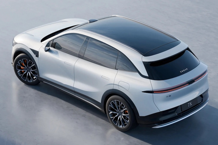 Để tham khảo, Zeekr X có giá khởi điểm là 149.000 nhân dân tệ (20.500 đô la) tại Trung Quốc, trong khi phiên bản châu Âu có giá là 44.990 euro (344.000 nhân dân tệ hoặc 47.500 đô la).