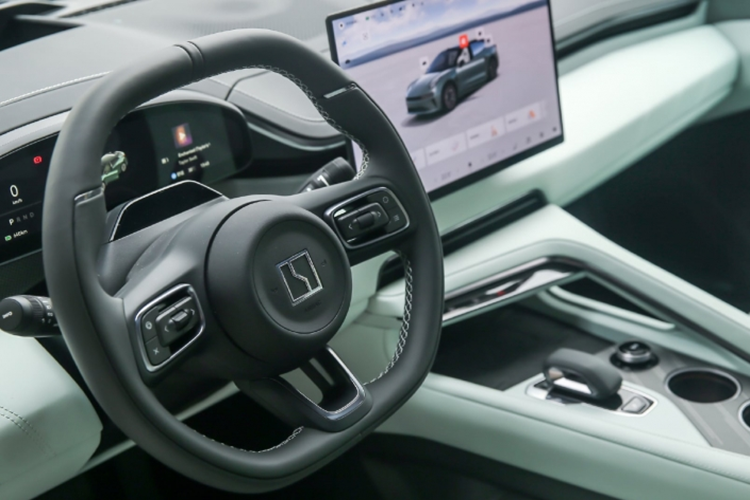 Thay vì trang bị hệ thống âm thanh 8 loa như bản tiền nhiệm thì Zeekr 001 2024 giờ đây đã có đến 28 loa Yamaha có công suất 3000 W giúp người dùng có thể tận hưởng không gian âm nhạc tốt hơn.