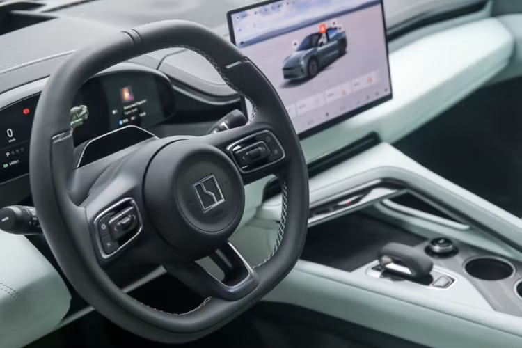 Thay vì trang bị hệ thống âm thanh 8 loa như bản tiền nhiệm thì Zeekr 001 2024 giờ đây đã có đến 28 loa Yamaha có công suất 3000 W giúp người dùng có thể tận hưởng không gian âm nhạc tốt hơn.