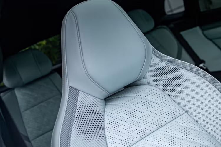 Từ quý II tới, Zeekr 001 sẽ được cập nhật thêm hệ thống lái tự động tiên tiến hỗ trợ hệ thống định vị thành phố NZP, hỗ trợ đỗ xe AVP và hệ thống LCC. Hệ thống này sẽ được cung cấp miễn phí cho những khách hàng đặt Zeekr 001 trước ngày 31/3.