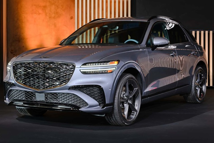 SUV hạng sang Genesis GV70 EV được nâng cấp, đổi pin 77,4 kWh của mẫu 2025 thánh gói Pin 84 kWh. Genesis chưa chia sẻ thông tin chi tiết về loại pin đó, ngoài việc nói rằng nó "sẽ cung cấp phạm vi hoạt động rộng hơn" so với loại pin hiện tại, có thể đi được 380 km sau một lần sạc.