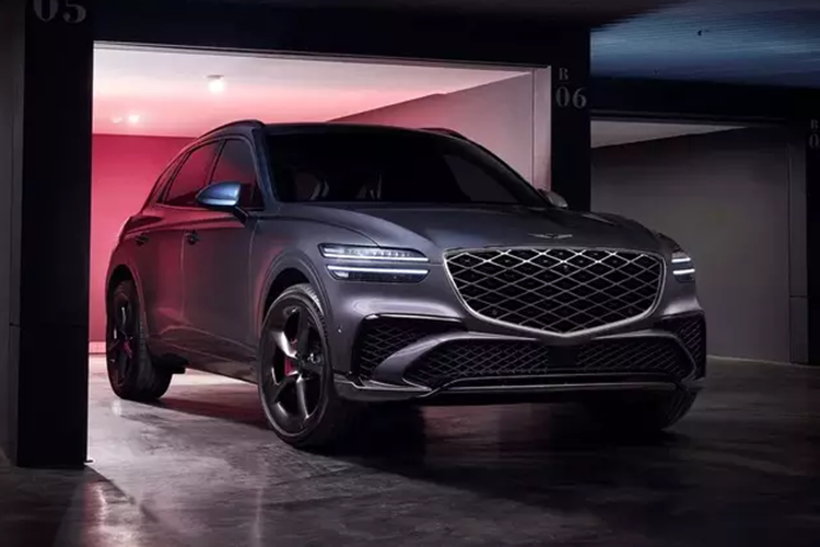 Genesis cho biết GV70 là mẫu xe phổ biến nhất của hãng tại Bắc Mỹ, và giống như mẫu xe hiện tại, phiên bản Genesis GV70 2026 nâng cấp sẽ có hai cấu hình truyền động chính là xăng hoặc điện.