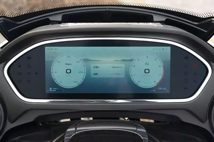 Souo có một loạt xe đạp điện và xe đốt trong đang được lên kế hoạch ra mắt, và hầu hết sẽ có giá thấp hơn S2000, được cho là có giá từ 218.800-288.800 nhân dân tệ (31-41.000 đô la) tại quốc gia tỷ dân và tùy thuộc vào thông số kỹ thuật.