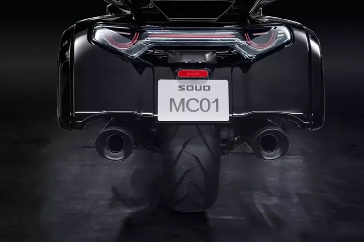 Một chiếc Honda Goldwing Tour với hộp số DCT tùy chọn có giá khởi điểm chỉ dưới 26.000 đô la tại Hoa Kỳ.