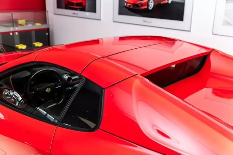 812 GTS là chiếc xe Ferrari V12 mui trần mạnh mẽ nhất có thể được mua một cách dễ dàng ở thời điểm hiện tại. Sử dụng động cơ V12, hút khí tự nhiên, dung tích 6.5 lít nên siêu xe mui trần của Ferrari 812 Superfast sở hữu công suất tối đa 789 mã lực đi cùng mô-men xoắn cực đại 718 Nm.