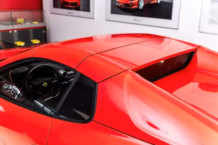 812 GTS là chiếc xe Ferrari V12 mui trần mạnh mẽ nhất có thể được mua một cách dễ dàng ở thời điểm hiện tại. Sử dụng động cơ V12, hút khí tự nhiên, dung tích 6.5 lít nên siêu xe mui trần của Ferrari 812 Superfast sở hữu công suất tối đa 789 mã lực đi cùng mô-men xoắn cực đại 718 Nm.