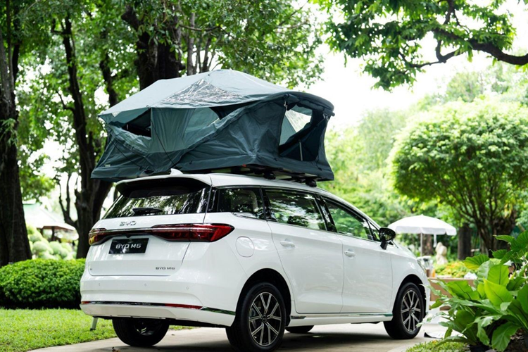 Với những tính năng hiện đại, khả năng vận hành mạnh mẽ và mức giá hợp lý, BYD M6 hứa hẹn sẽ trở thành lựa chọn hàng đầu cho những ai đang tìm kiếm một chiếc MPV điện sang trọng và tiện nghi tại Malaysia. Dự đoán, BYD M6 2025 về Việt Nam ngay trong tháng 10/2024.