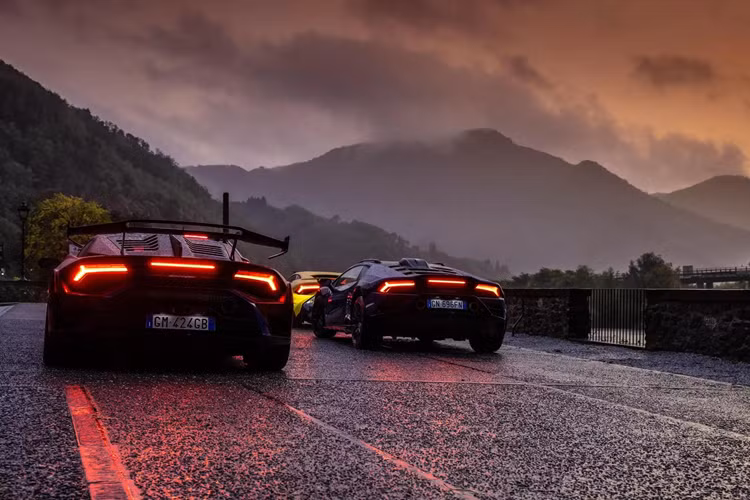 Hiện chưa có nhiều thông tin được hé lộ về chiếc xe sẽ kế nhiệm Huracan. Chỉ biết rằng Lamborghini sẽ không tiếp tục sử dụng động cơ V10 nữa mà sẽ chuyển sang V8 tăng áp kép 4.0L tương tự như Urus, kết hợp cùng ít nhất 2 mô-tơ điện để tạo nên hệ truyền động hybrid hiệu năng cao.