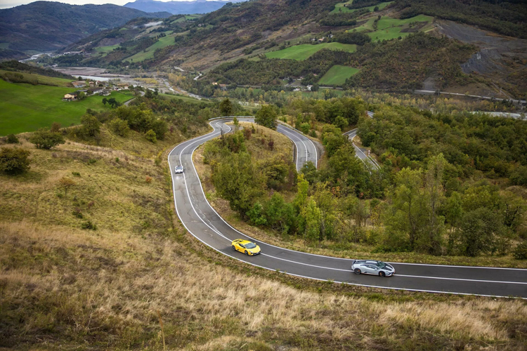 Khi đến thị trấn Forte dei Marmi, đoàn ghé thăm Villa Alpebella hiện đang thuộc sở hữu của gia đình Bocelli và được chào đón bởi chính vị danh ca Andrea Bocelli, cùng với vợ ông là Veronica và con trai Matteo.