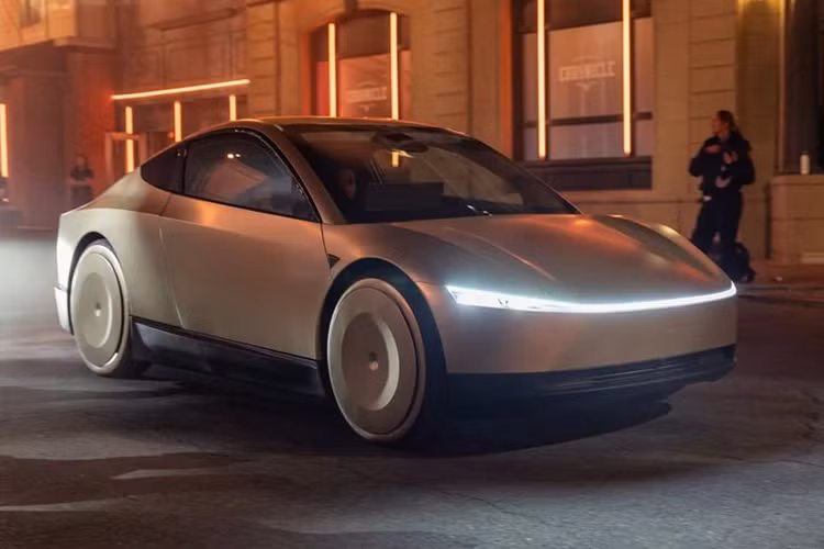 Công ty vẫn còn e dè khi nói đến hệ thống truyền động của xe điện Tesla Cybercab mới. Không có thông tin chi tiết cụ thể nào được tiết lộ về quãng đường xe có thể đi được chỉ với một lần sạc, có vẻ như đây là thông tin khá quan trọng đối với một chiếc xe taxi tự vận hành được thiết kế để sử dụng liên tục cả ngày.