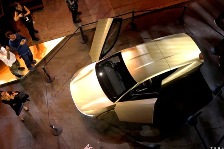 Sự ám ảnh của Tesla với khí động học vẫn còn tồn tại và phát triển, với các tấm chắn khí động học chắc chắn trên bánh xe giúp tăng thêm vài miles phạm vi.