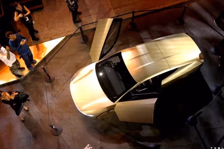 Sự ám ảnh của Tesla với khí động học vẫn còn tồn tại và phát triển, với các tấm chắn khí động học chắc chắn trên bánh xe giúp tăng thêm vài miles phạm vi.