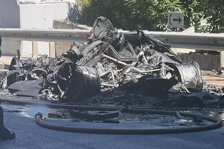 Đặc biệt hơn, đó còn là 1 chiếc xe Koenigsegg Jesko bản Attack thửa riêng mang tên gọi "Nur Edition". Ngay sau đó, hãng xe Thụy Điển đã phát đi thông báo yêu cầu 28 chủ xe Koenigsegg Jesko không sử dụng chiếc xe này trên đường hay bất kỳ đâu, trước khi họ tìm ra nguyên nhân vụ cháy.