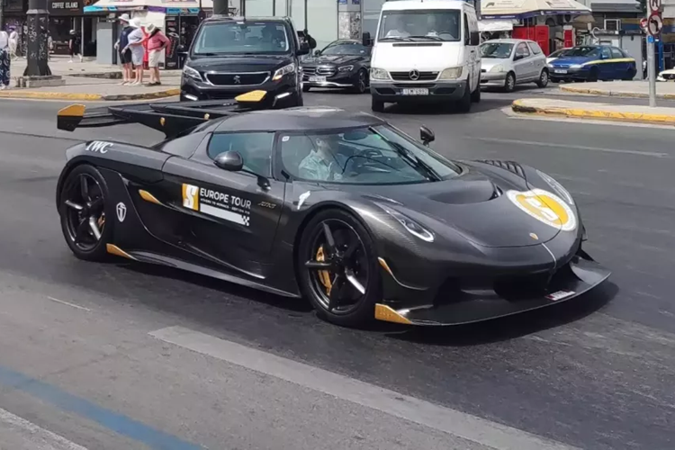 Và dường như, đại gia này sẽ phải chờ từ 1 đến 2,5 năm nữa, mới có thể nhận bàn giao chiếc xe Koenigsegg Jesko mới, nhưng không rõ có lựa chọn nào khác với xe bị cháy rụi hay không.