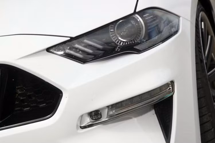 Bộ siêu nạp kiểu Roots này đi kèm với hệ thống làm mát khí nạp phù hợp và được tinh chỉnh dyno, cho phép động cơ V8 tạo ra mức công suất khoảng 700 mã lực.