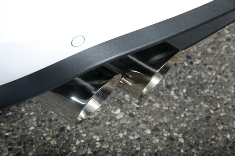 Bên cạnh đó, hãng độ Schropp Tuning còn nâng cấp cho xe hệ thống cả hiệu năng cao nhằm cải thiện âm thanh động cơ, đồng thời xe cũng được trang bị một bộ lò xo hạ thấp của Eibach giúp giảm chiều cao xe đi 25 mm ở phía trước và 20 mm ở phía sau.