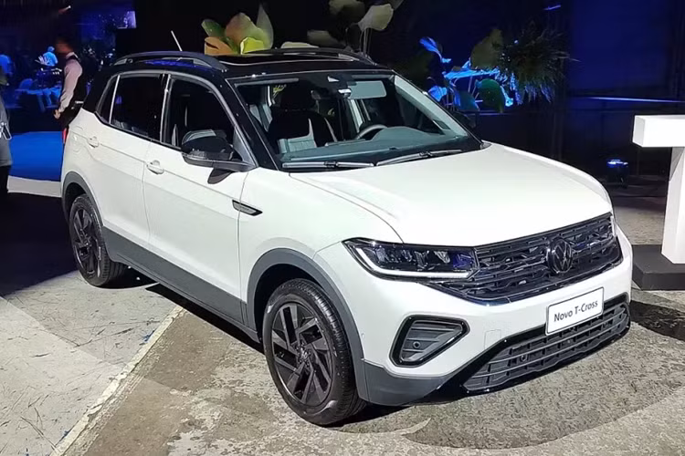  Volkswagen T-Cross là mẫu SUV cỡ B đã có mặt trên thị trường từ năm 2019. Do đó, không có gì bất ngờ khi hãng Volkswagen quyết định tung ra phiên bản nâng cấp giữa vòng đời của mẫu xe này. Mới đây, hãng Volkswagen đã giới thiệu T-Cross nâng cấp ở thị trường Brazil.