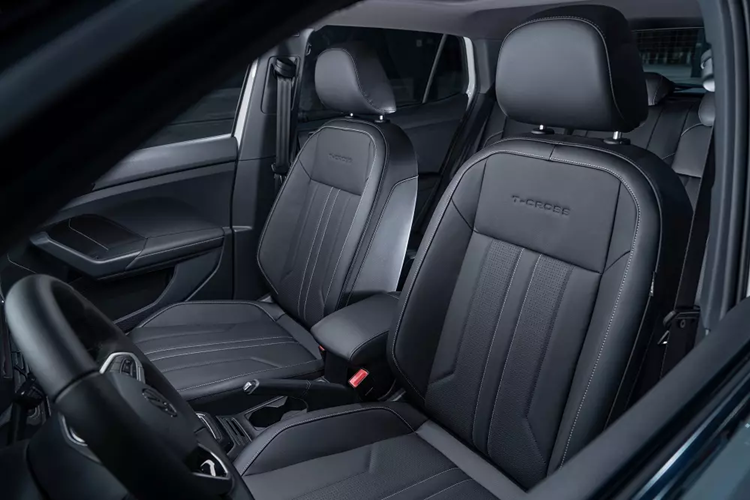 Tại thị trường Brazil, giá xe Volkswagen T-Cross 2025 khởi điểm từ 142.990 Real (khoảng 714 triệu đồng). Có thể mẫu xe này cũng được bán ở Việt Nam trong tương lai. Với giá bán cao, dao động từ 1,099 - 1,299 tỷ đồng, Volkswagen T-Cross khá kén khách tại Việt Nam.