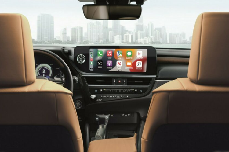 Phiên bản này sẽ có động cơ 4 xi-lanh 2.5 lít công suất 203 mã lực và mô-men xoắn 249 Nm. Với mức giá 43.190 Đô tương tự, người dùng còn có thể lựa chọn mẫu xe ES 350 có trang bị động cơ V6 3.5 lít công suất 302 mã lực và mô-men xoắn cực đại 362 Nm.