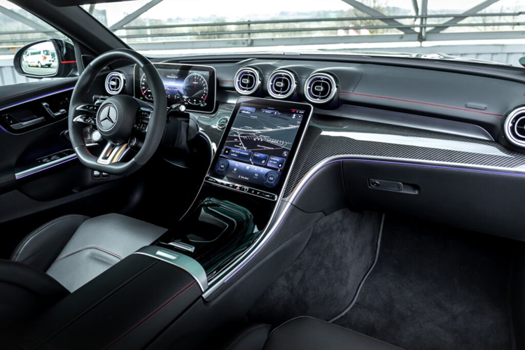 Hơn nữa, hãng độ đến từ Đức đã bổ sung thêm một hệ thống ống xả mới với ống xả thể thao và bộ chuyển đổi giúp tạo ra âm thanh động cơ mạnh mẽ hơn đáng kể, từ đây tăng độ phấn khích khi lái xe cho chiếc sedan thể thao. Hiện tại những trang bị này chỉ được bán ra tại các nước ngoài thị trường Đức do một số quy định.